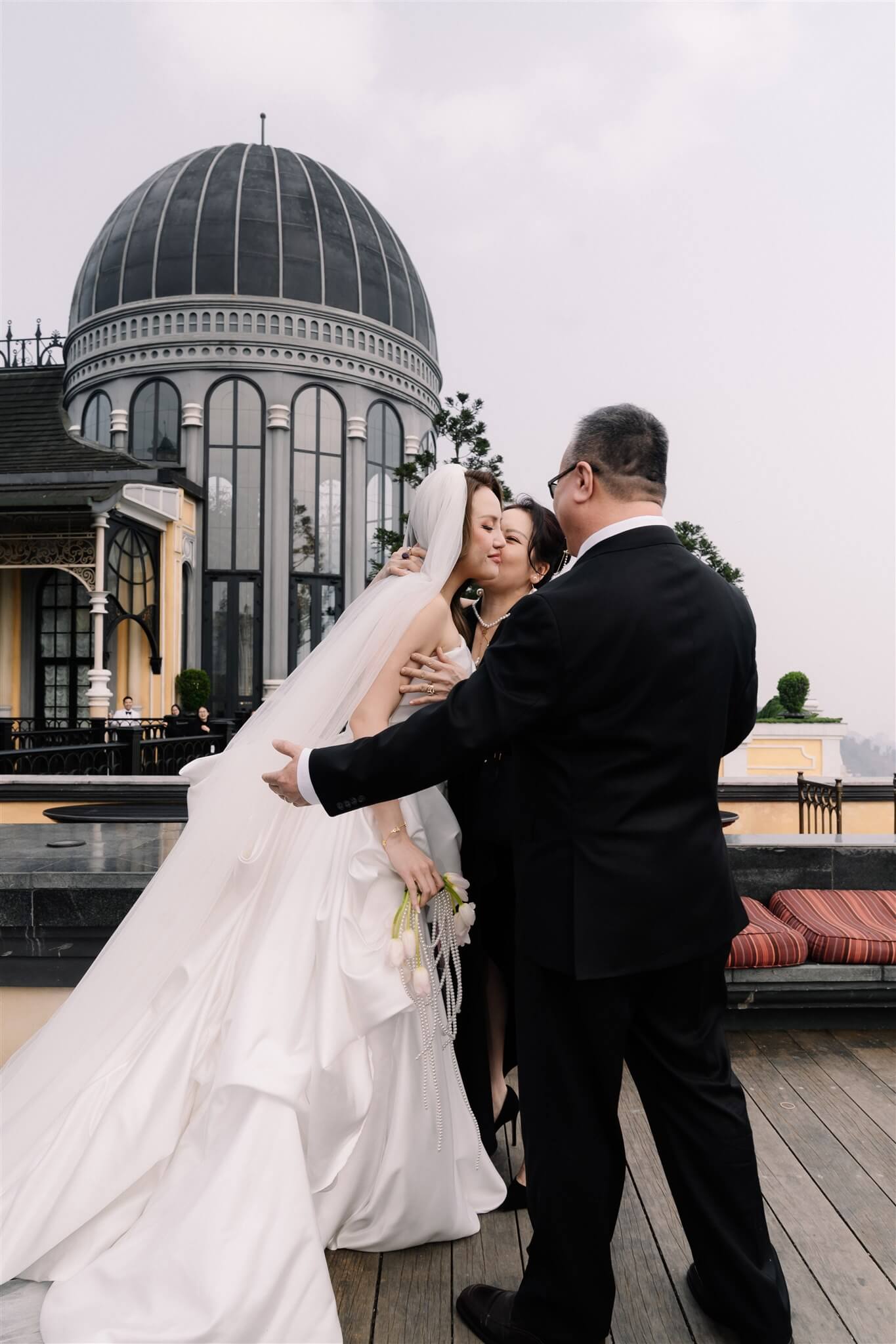 Nicole Bridal - Bride Lili Mac photo 1