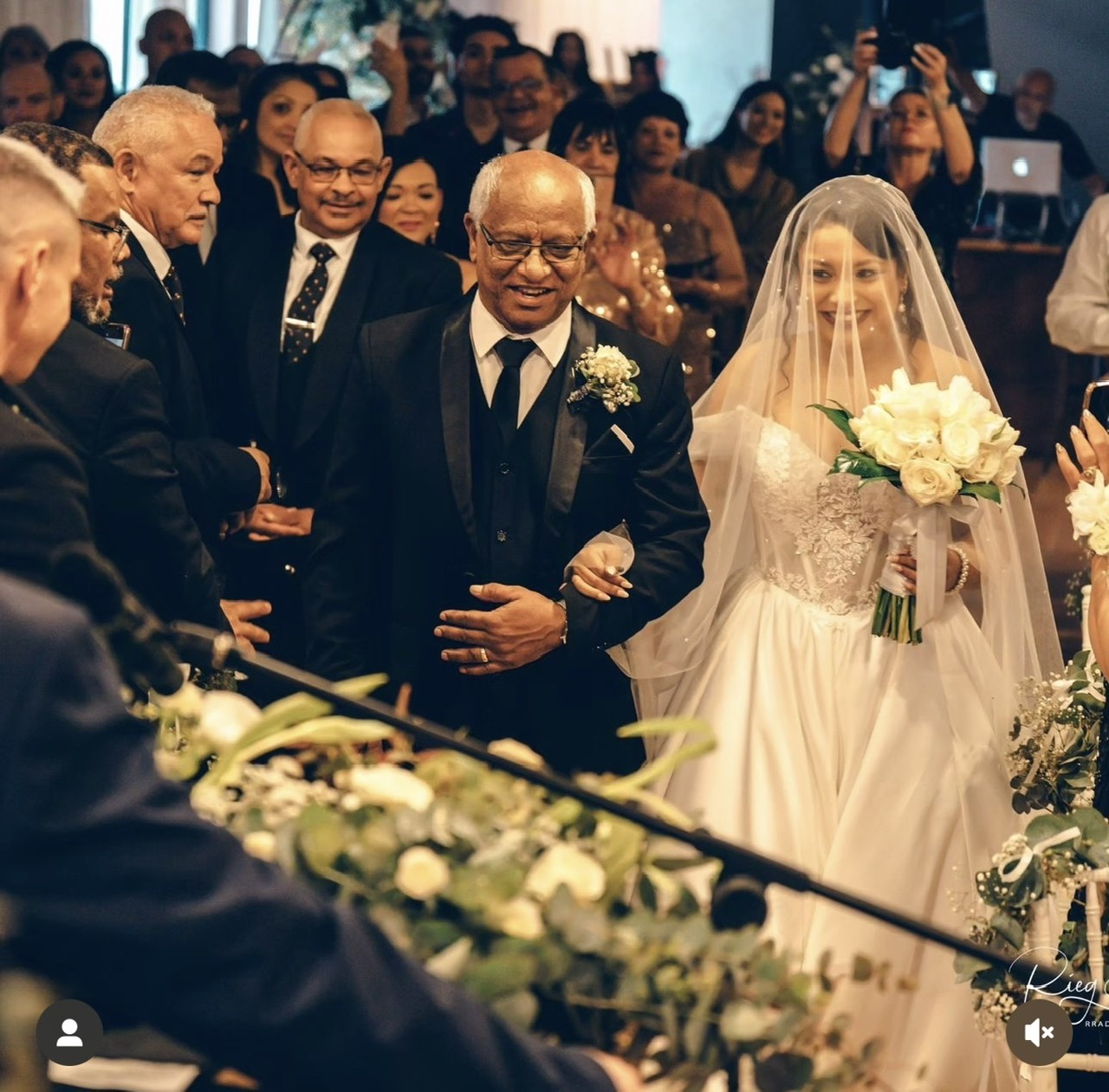 Nicolebrides - Sharne