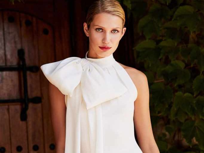 Váy cưới ôm sát thân