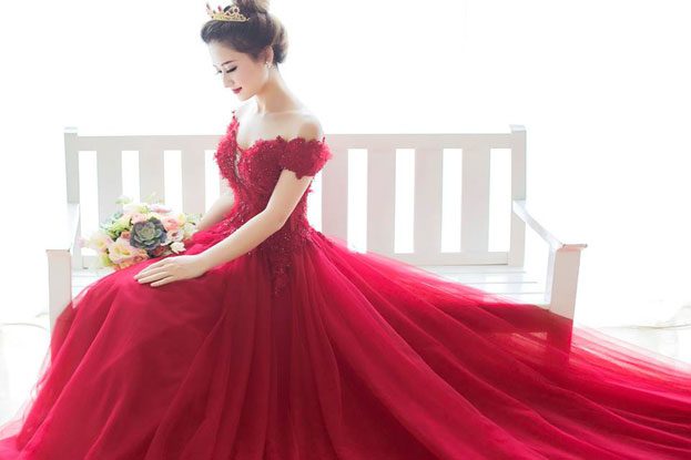 váy cưới cho người da xanh xao