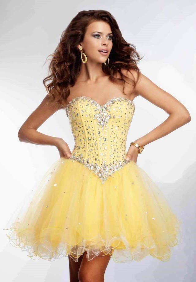 áo cưới màu vàng mơ