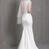 Mẫu váy cưới đuôi cá phong cách cổ điển từ Nicole Bridal