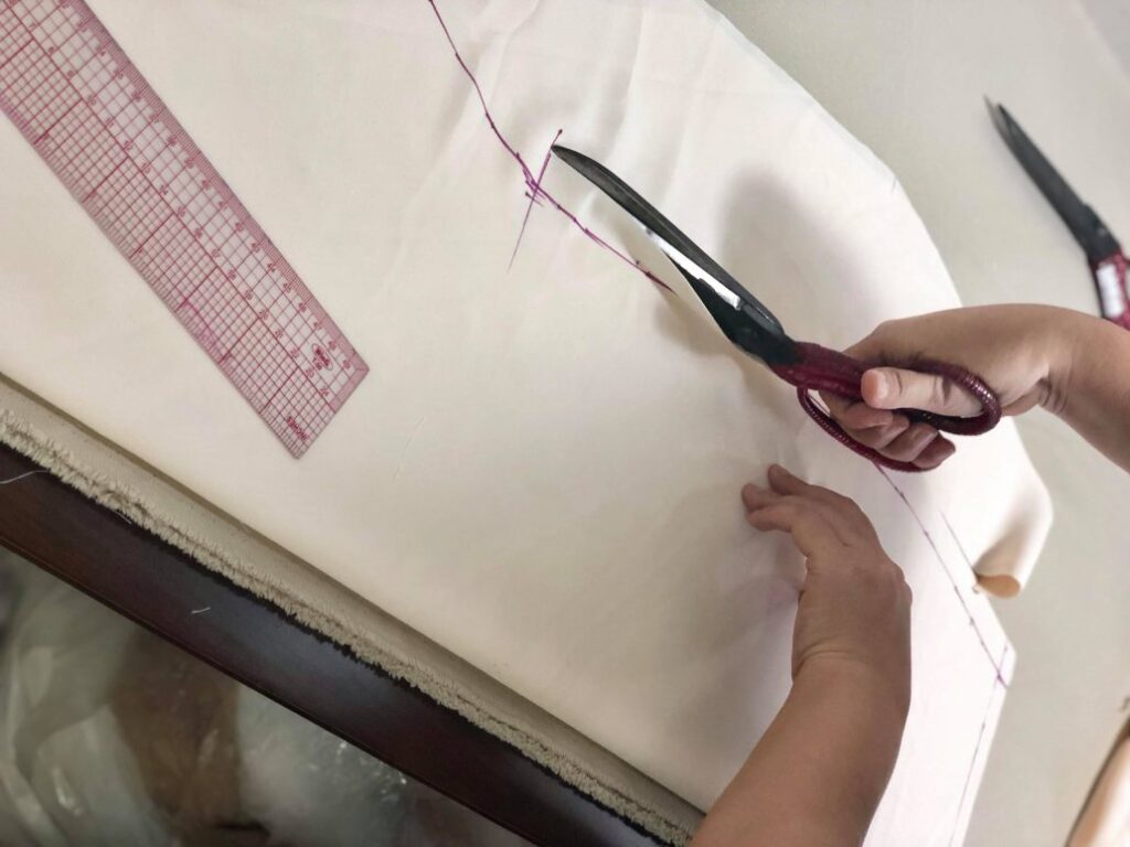 may áo cưới theo yêu cầu