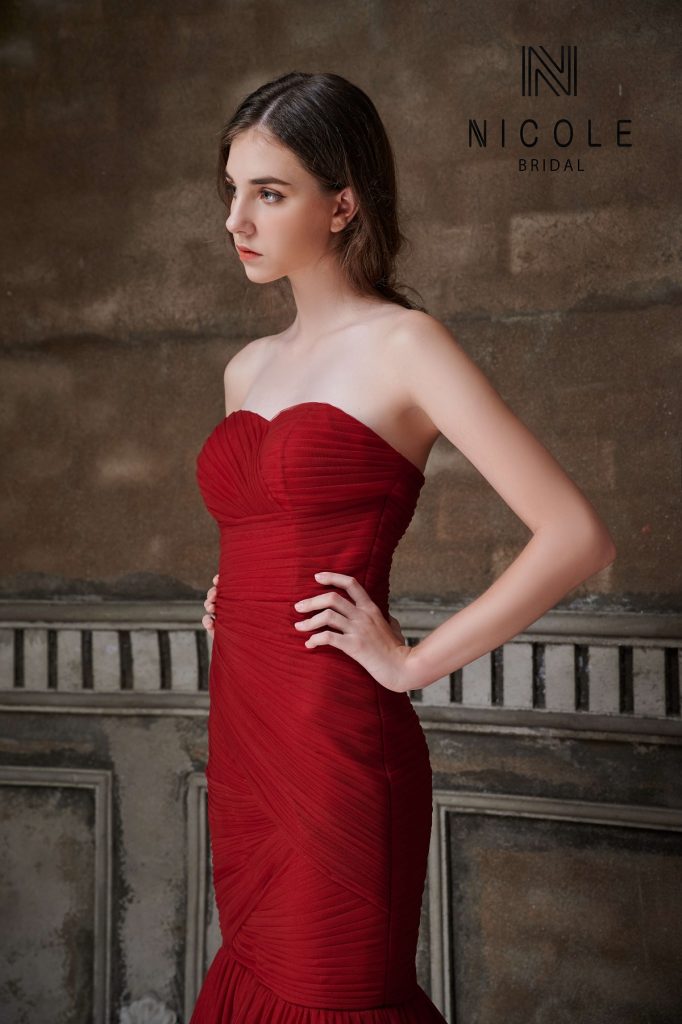 duôi cá cúp ngực đỏ đô