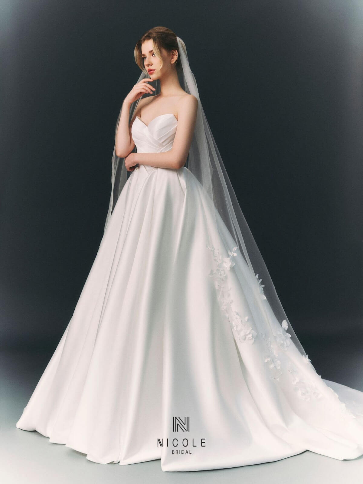 Nicole Bridal - Váy cưới đơn giản hình 7