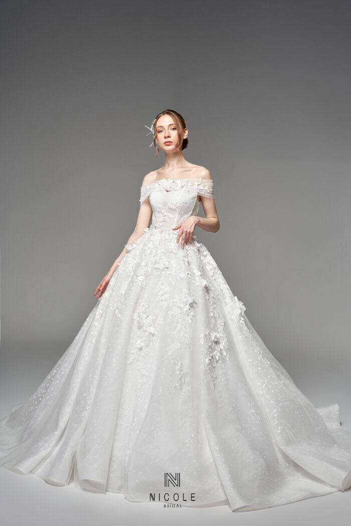 Nicole Bridal - Váy cưới hở vai hình 4