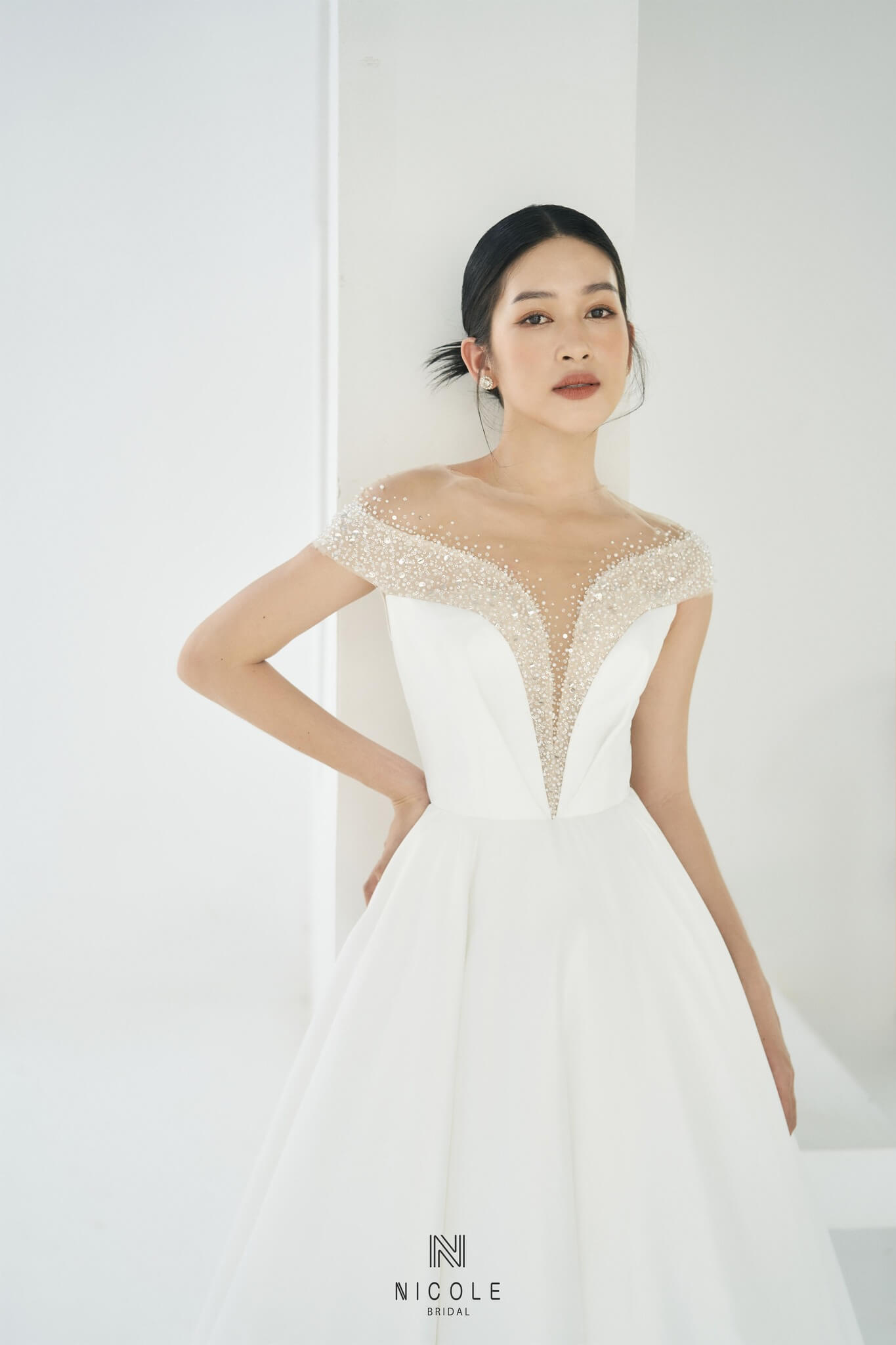 váy cưới cô dâu có bắp tay to 4