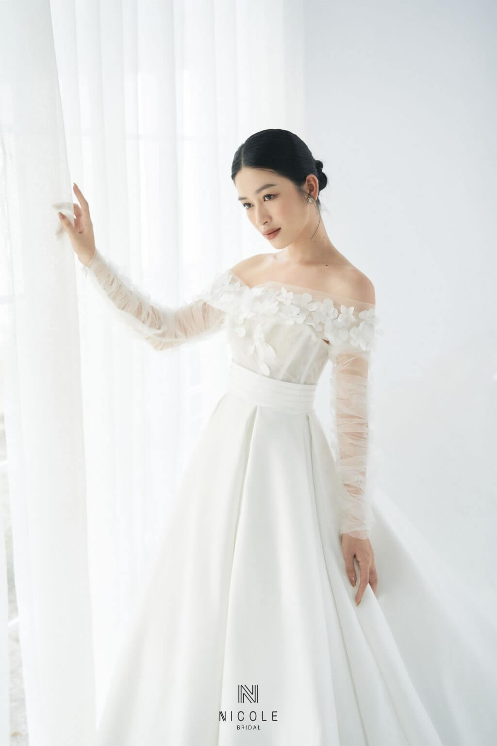 váy cưới cô dâu có bắp tay to 8