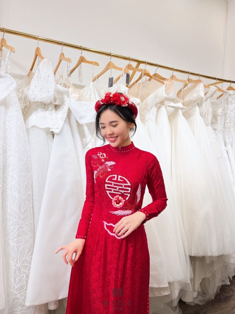 ao-dai-cuoi-cach-tan