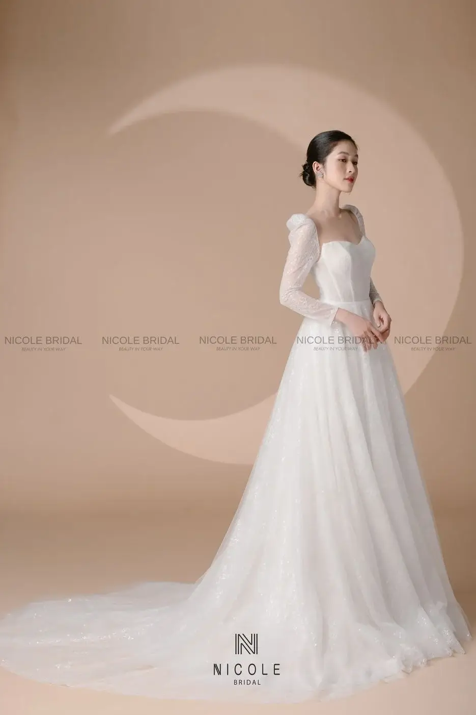 Váy cưới tay phồng - Hình 3