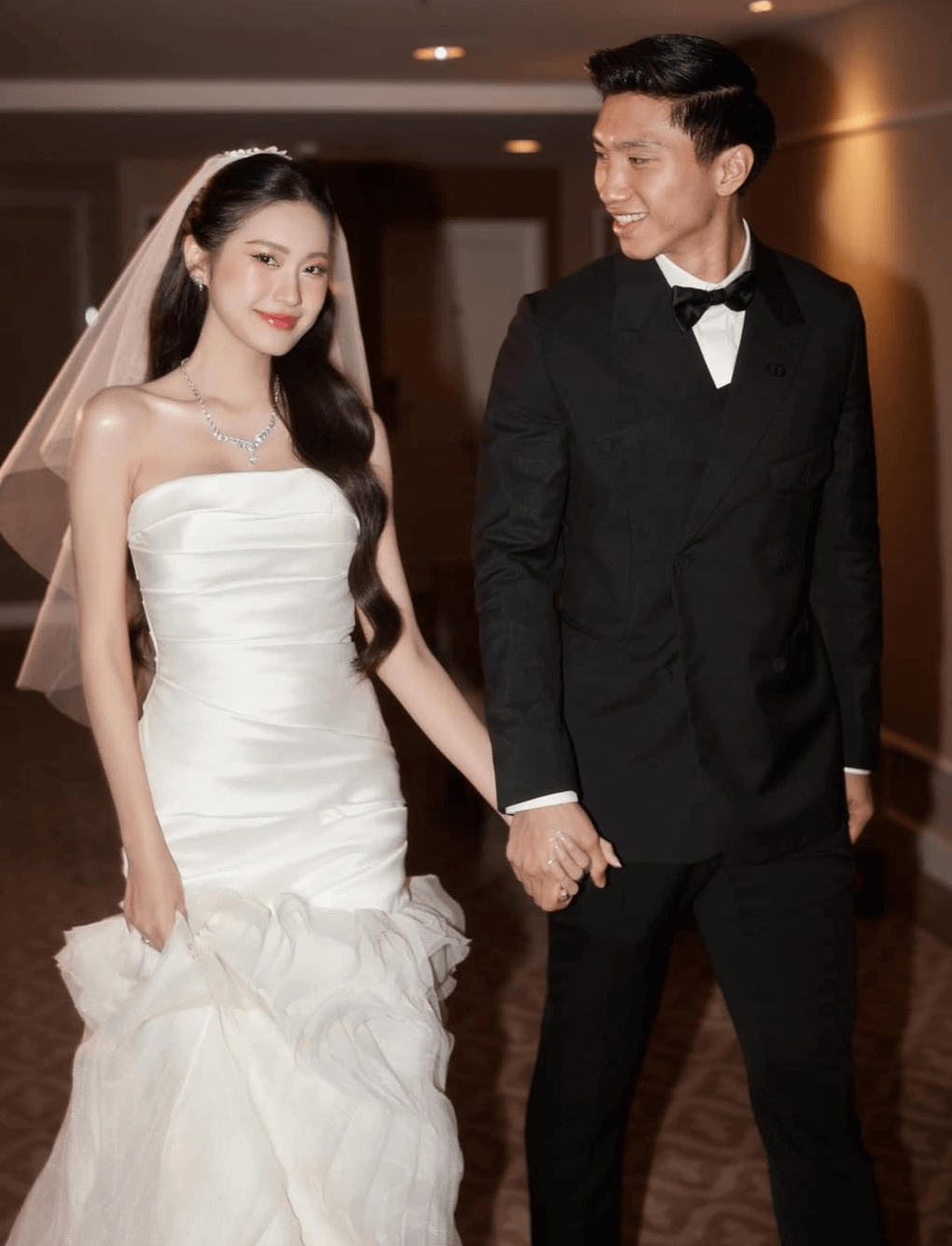 Váy cưới showbiz Việt - Hình 4