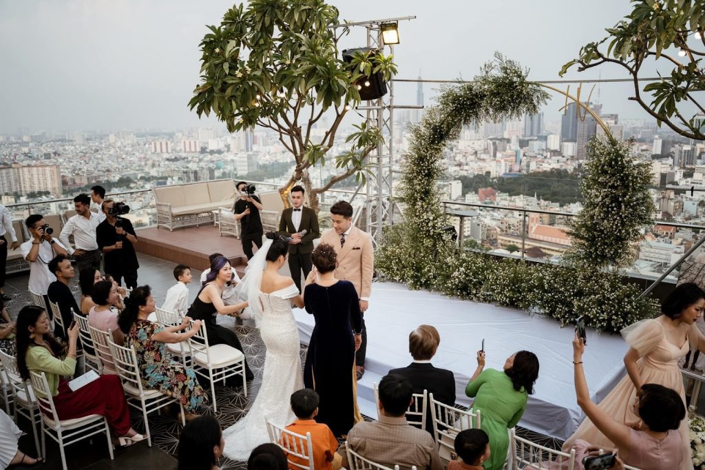 tiec-cuoi-ngoai-troi