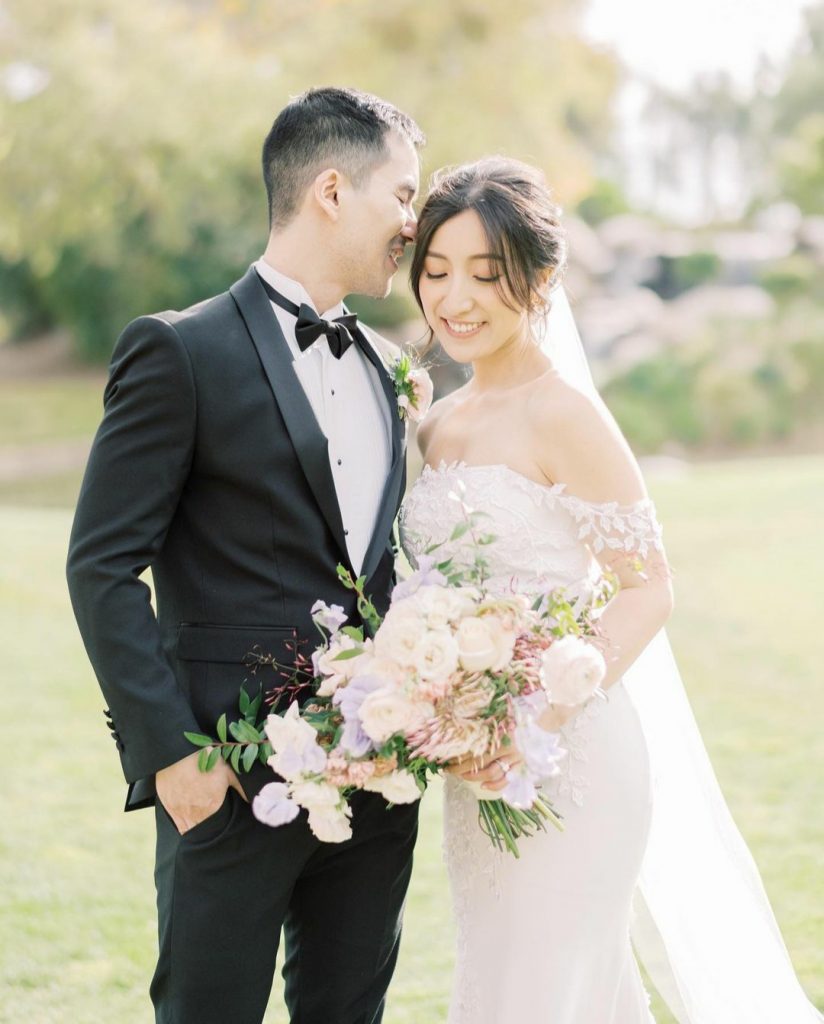 vay-cuoi-hoa-co-dau-elisabeth