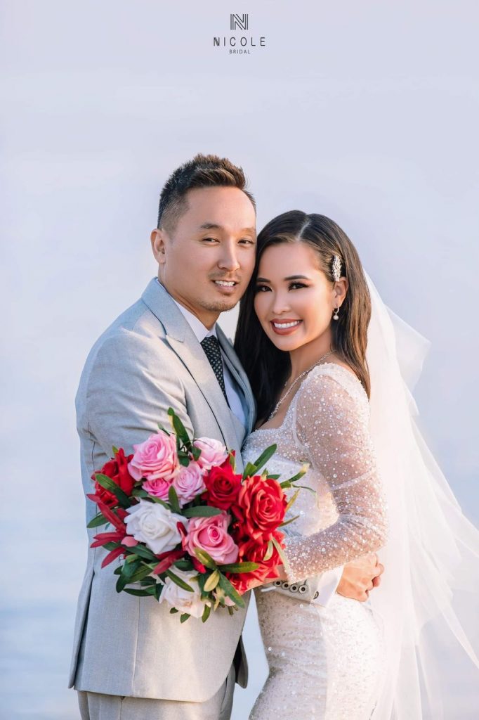 vay-cuoi-thiet-ke-co-dau-tram-nguyen-1