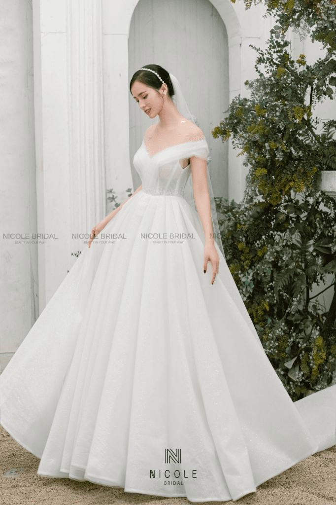 vay-cuoi-lam-le-nha-hang-12