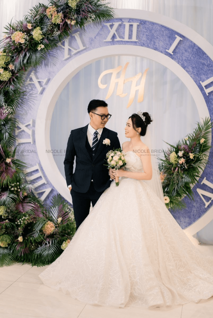 vay-cuoi-lam-le-nha-hang-3