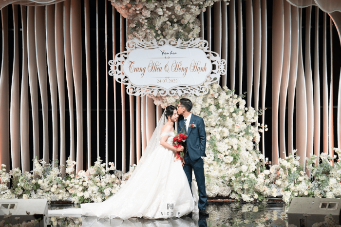 vay-cuoi-lam-le-nha-hang-4