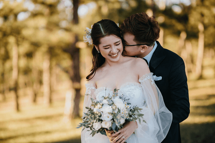Các cặp đôi nên lựa chọn cưới vào mùa khô, thời tiết dễ chịu.