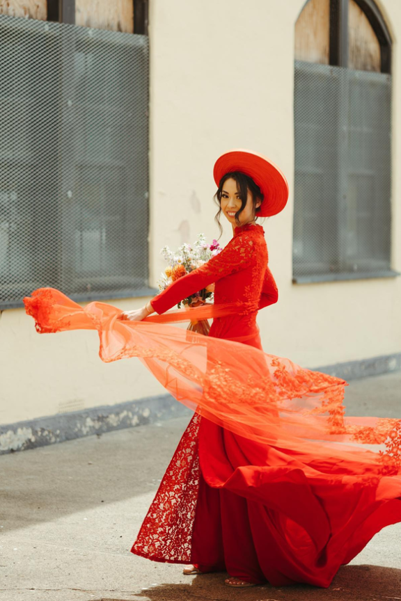 áo dài cô dâu Hoa San Diego hình 1