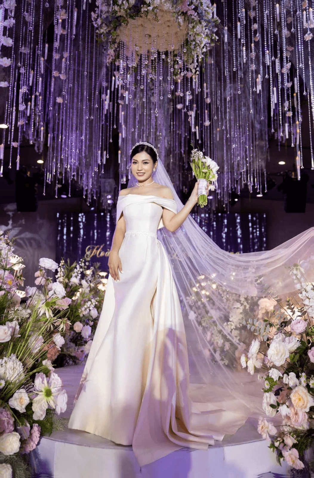 Buy luxury ready-to-wear wedding dresses 8