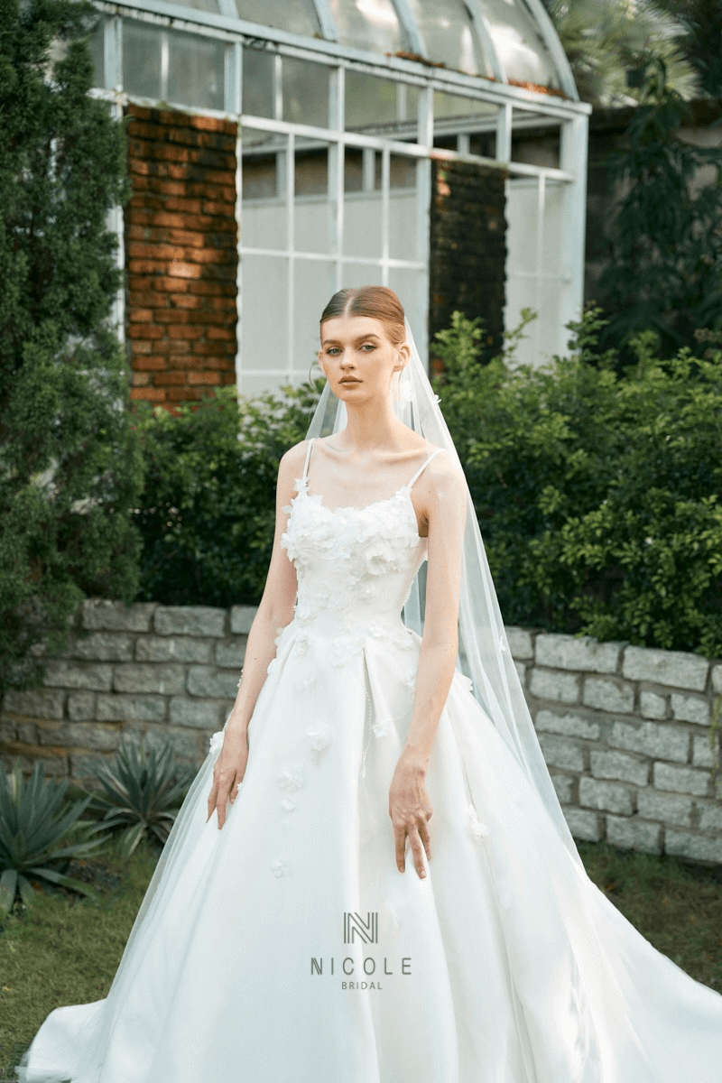 Váy cưới có sẵn - Hình 3