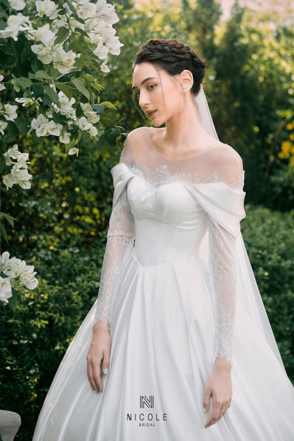 Váy cưới tay ren - Hình 10