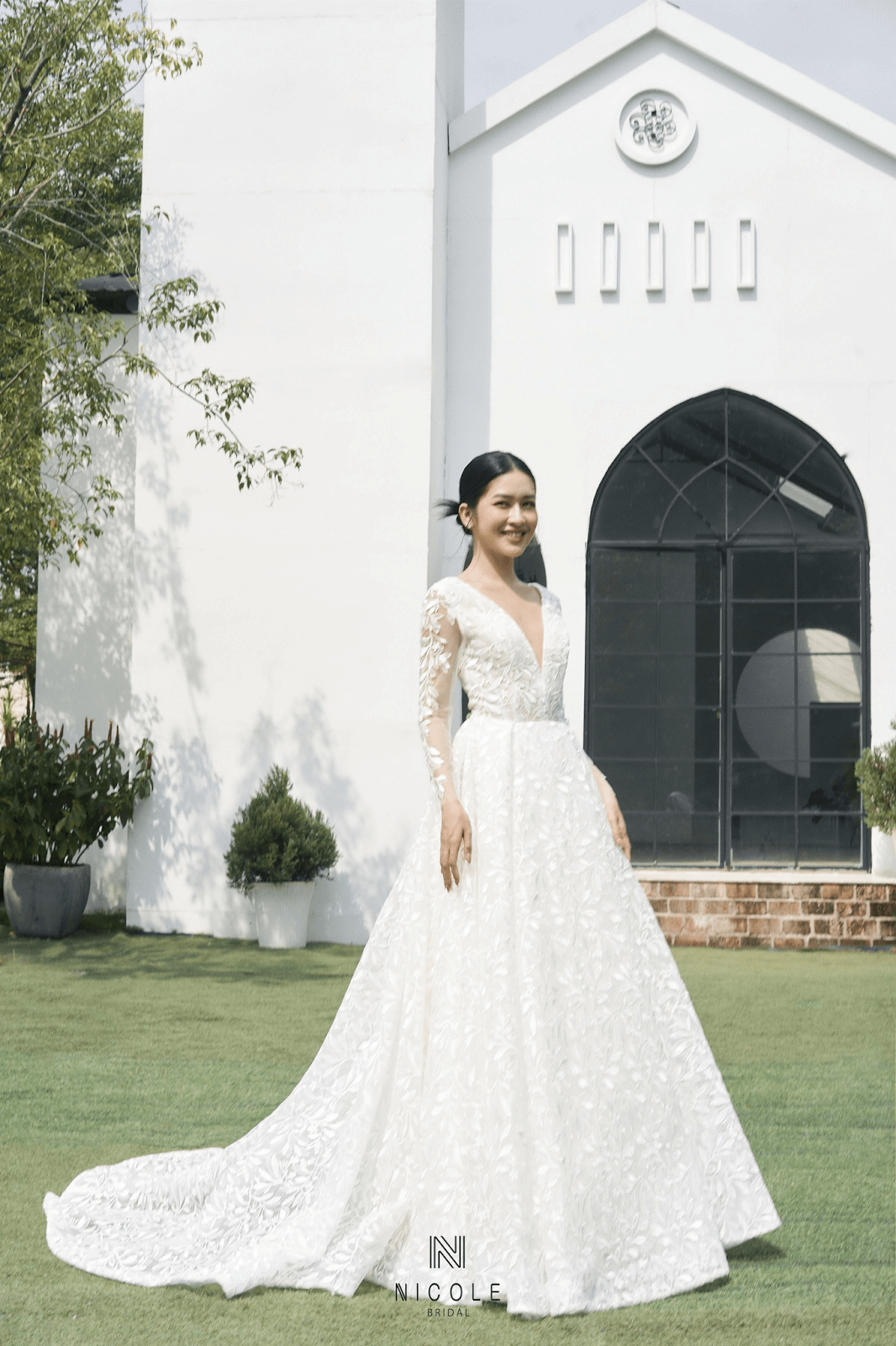 Váy cưới tay ren - Hình 6