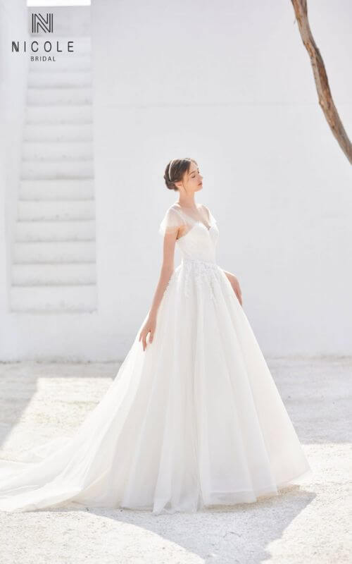 Những mẫu váy cưới đẹp thanh lịch đơn giản 2024