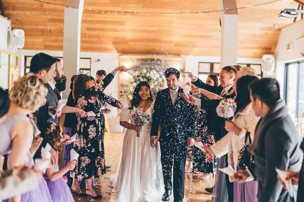 We understand that the journey to find the wedding dress of their dreams can be difficult for brides, especially for those with fuller figures, requiring even more patience. However, every effort will surely bring sweet rewards. We hope to be a happy stop on the bride's journey to find her own perfect wedding dress.