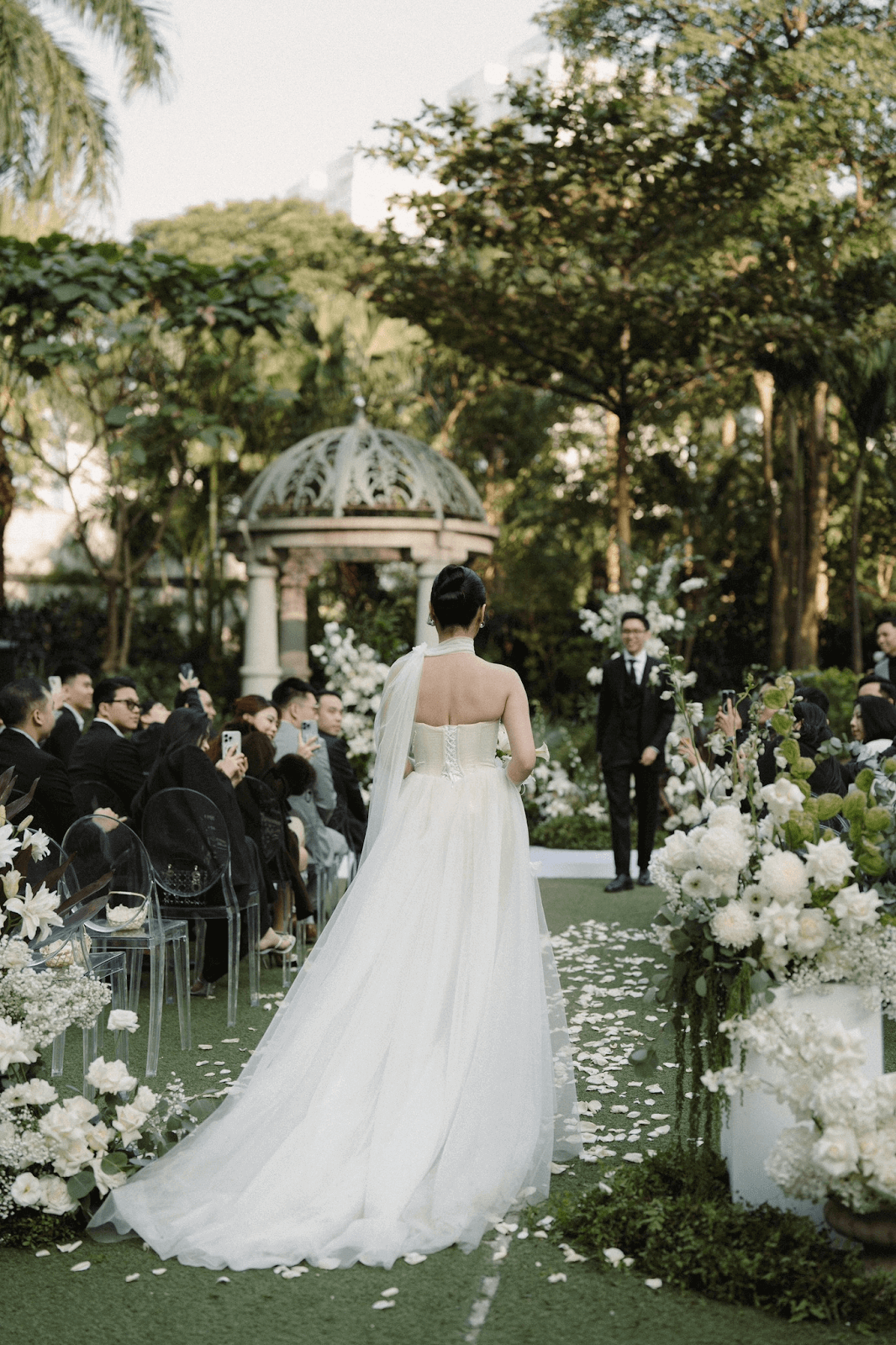 Nicole Bridal - Váy cưới dài đuôi hình 2