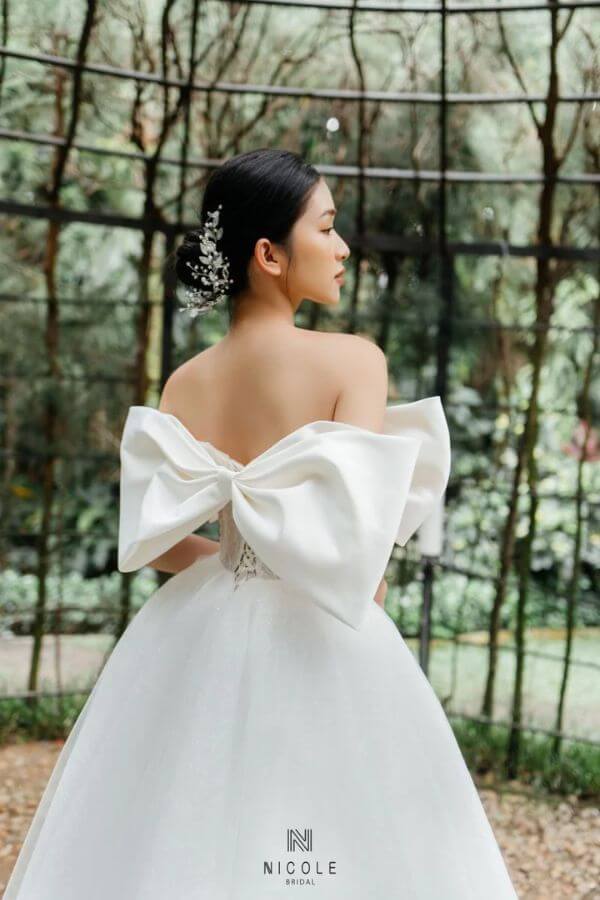 Bowi wedding dress with bow