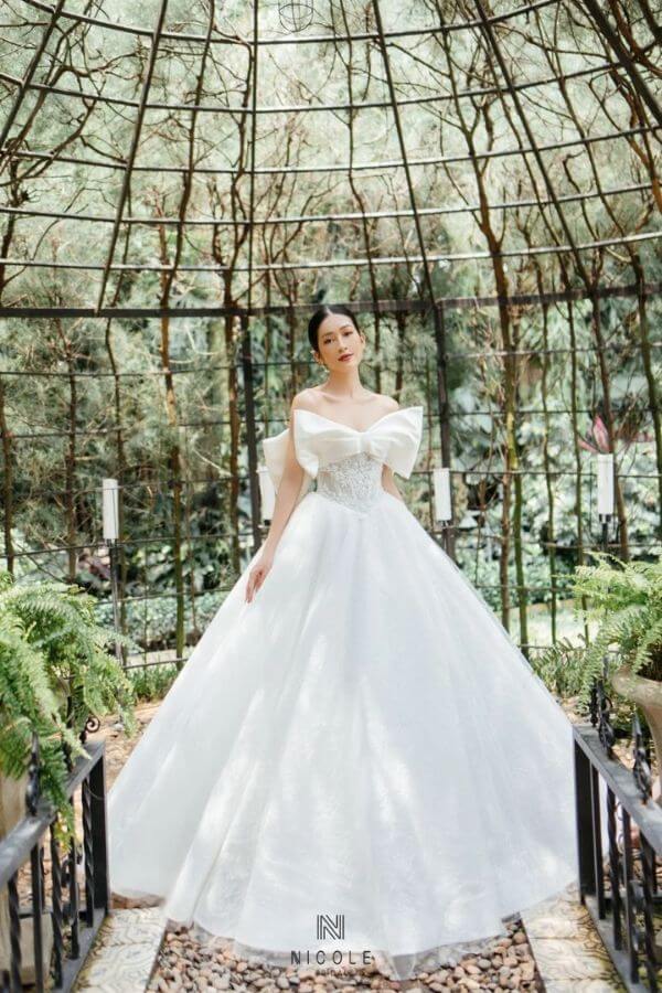 Bowi wedding dress with bow