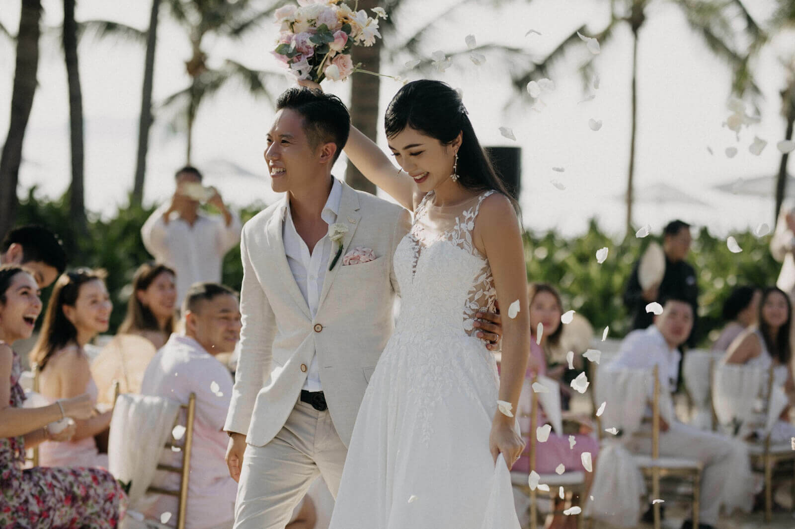 Nicole Bridal - Váy cưới cho cô dâu ngực lép hình 2