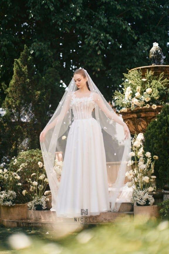 Nicole Bridal - Váy cưới cho cô dâu ngực lép hình 4
