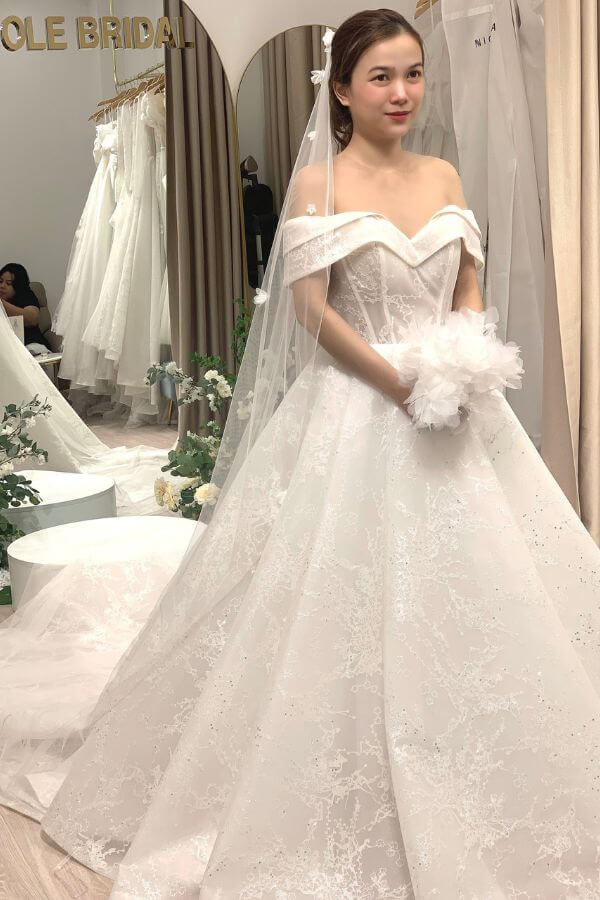 Váy Cưới Trễ Vai Công Chúa