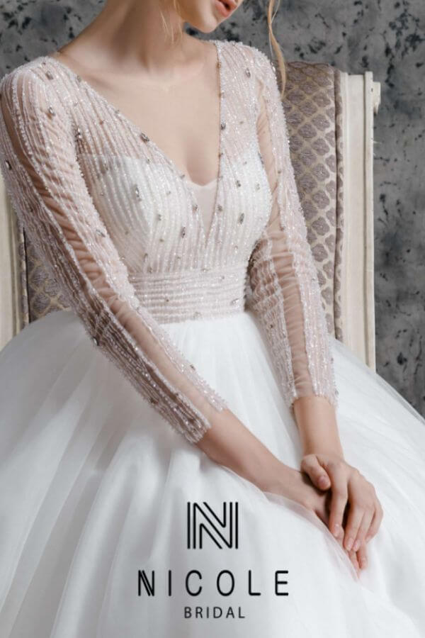 Váy cưới công chúa lấp lánh cổ chữ V