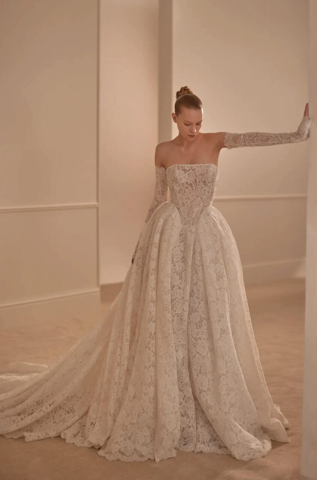 Nicole Bridal - Váy cưới hạ eo hình 1