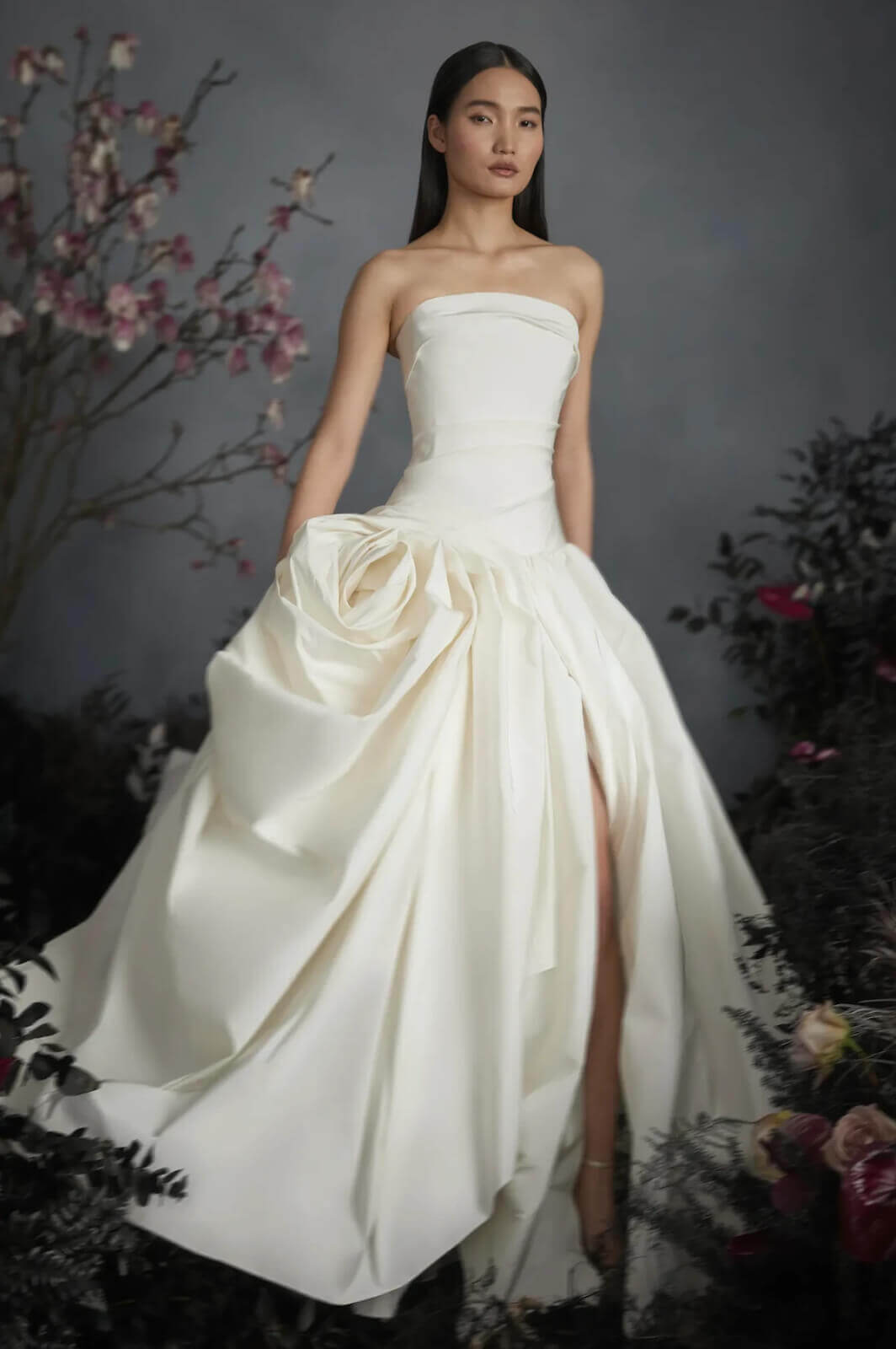 Nicole Bridal - Váy cưới hạ eo hình 9