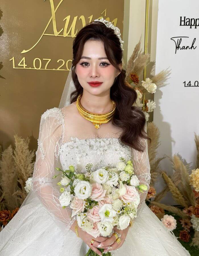 Trang điểm cô dâu