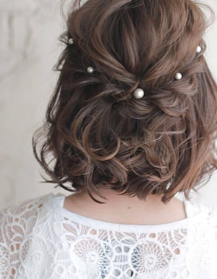 Kiểu tóc cô dâu buộc nửa đầu  nữ tính