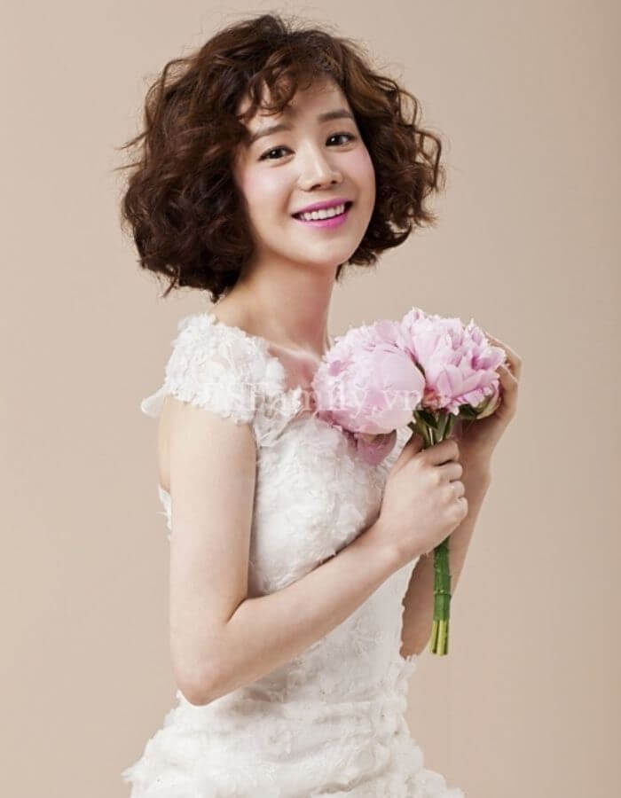 Tóc ngắn xoắn sóng nước bồng bềnh