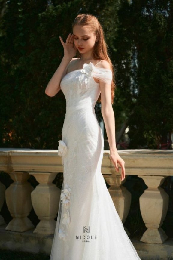 Váy Cưới Cho Cô Dâu Lùn