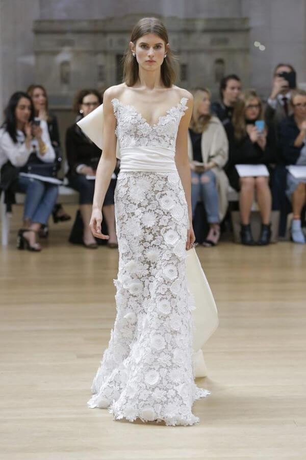 chiếc váy cưới Renta