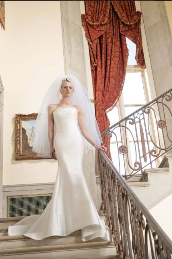 váy cưới Reem Acra