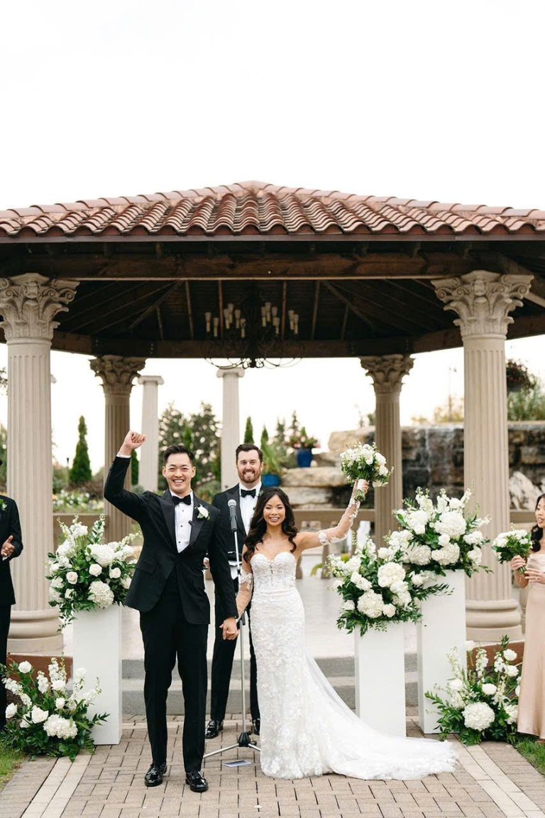 The journey of bride Susan (USA) in finding her dream wedding dress.