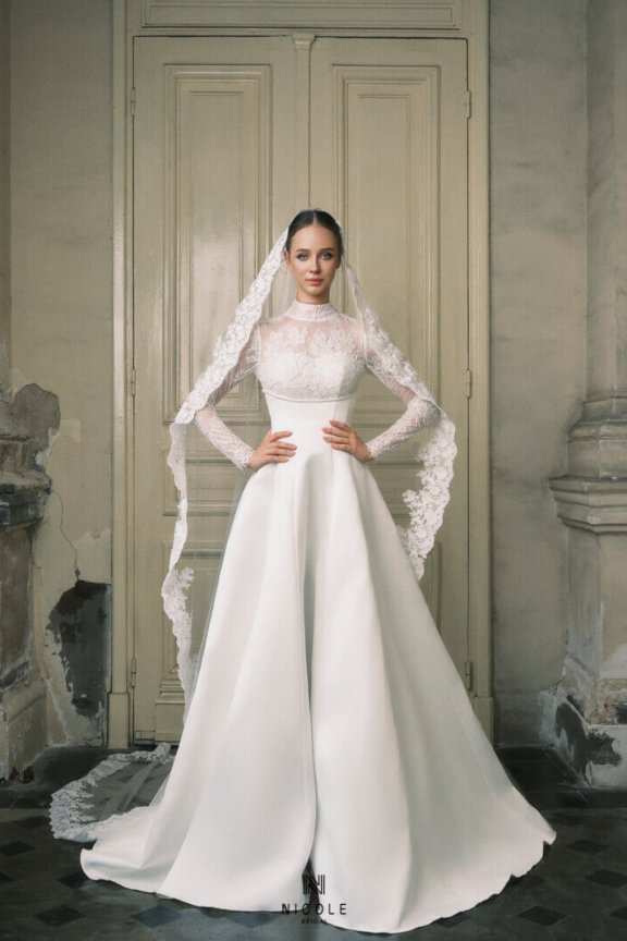 Nicole Bridal - Váy cưới cổ cao 2