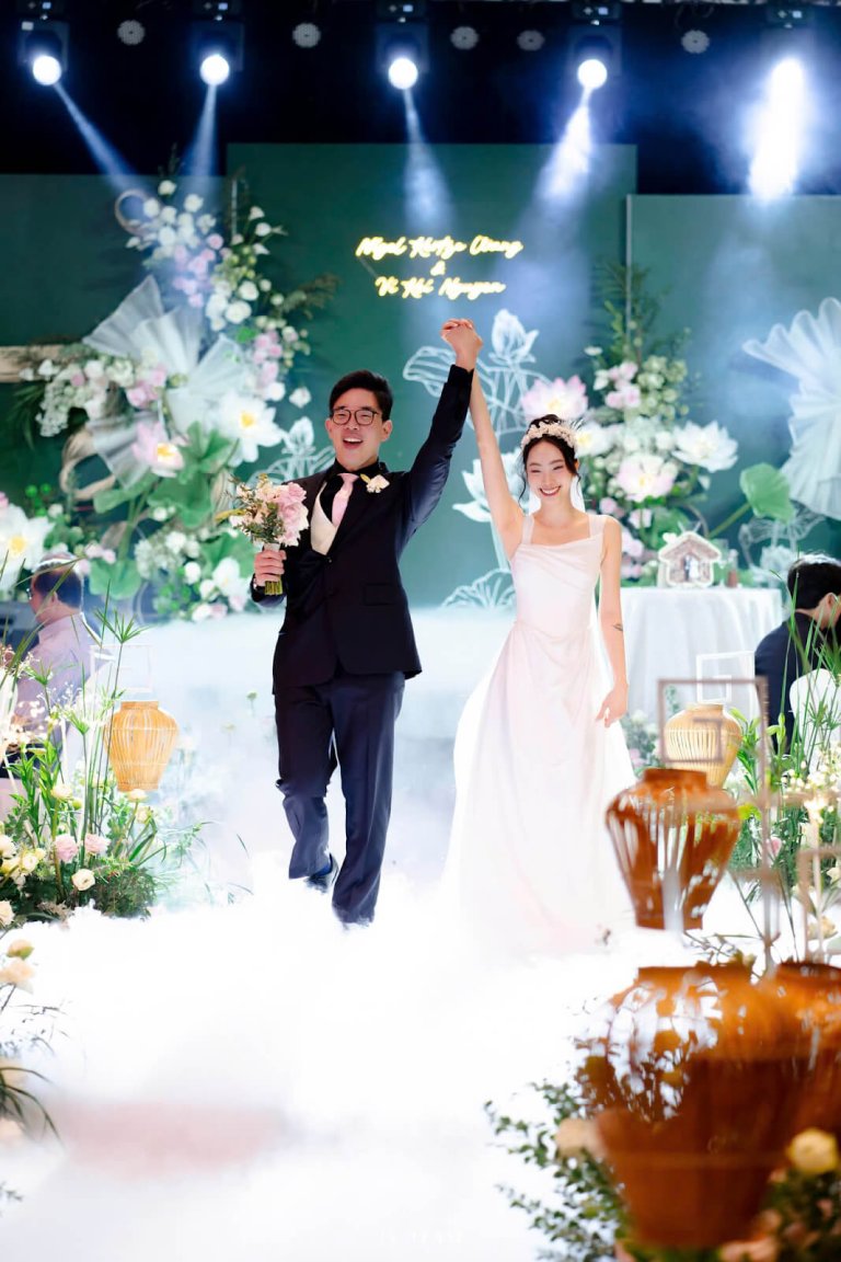 Bride Vi Koi Nguyen and minimalist beauty for her big day