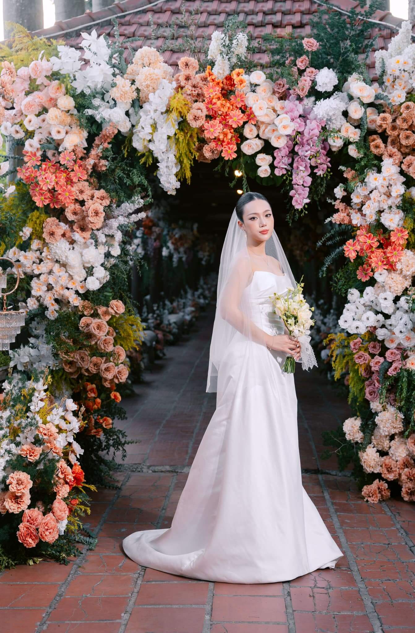 Nicole Bridal - Lúp cưới ngắn 1