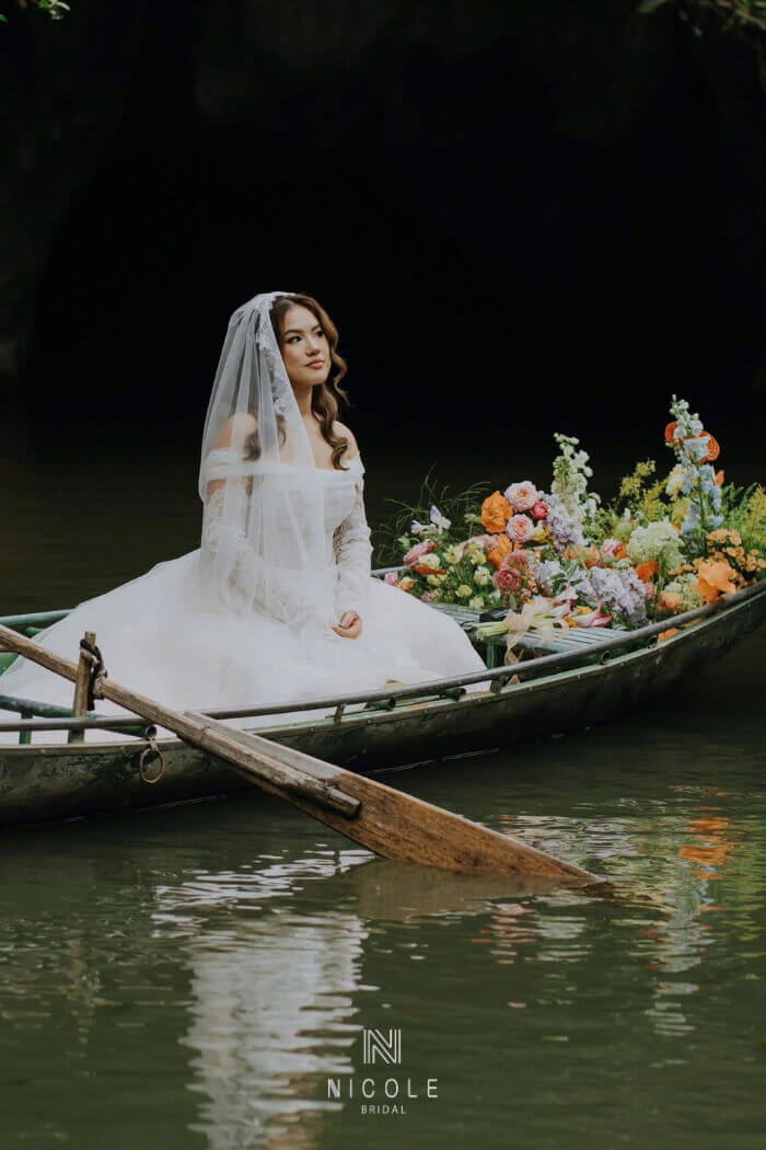 Váy cưới thiết kế riêng cho lễ cưới Elopement giữa núi rừng Ninh Bình của cô dâu Catherine