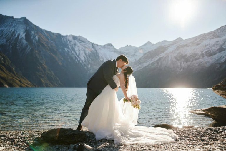 Váy cưới của cô dâu Wendy & Hành trình cổ tích giữa đại ngàn New Zealand